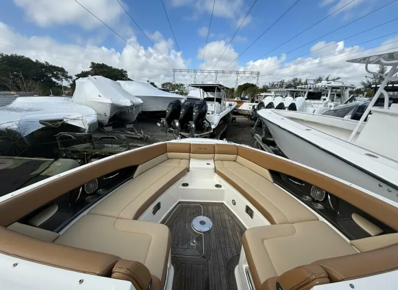 Slide: The Image of Sea Ray SLX 350 2015 - 9
