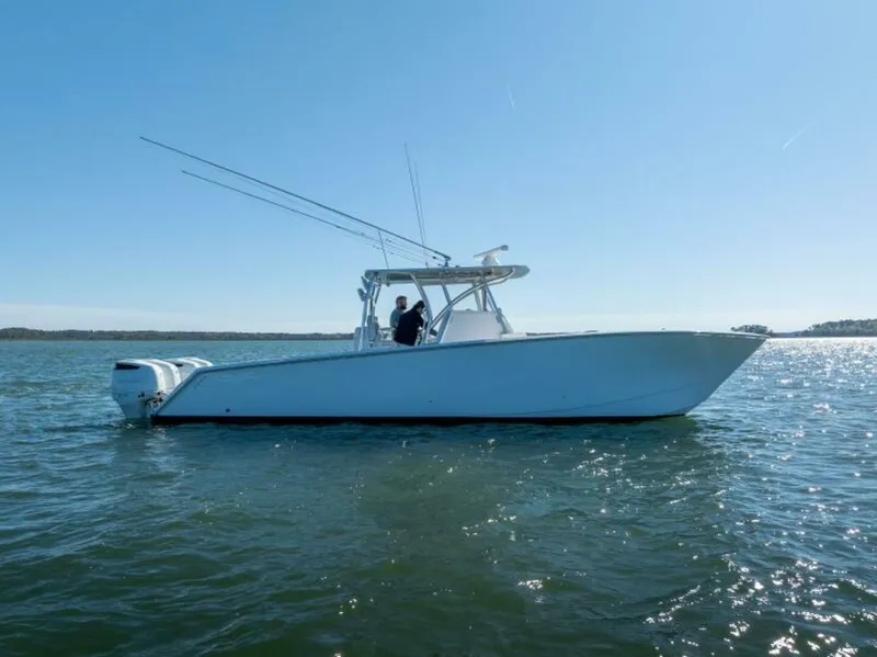 Slide: The Image of Sea Hunter 38 CTS 2023 - 4