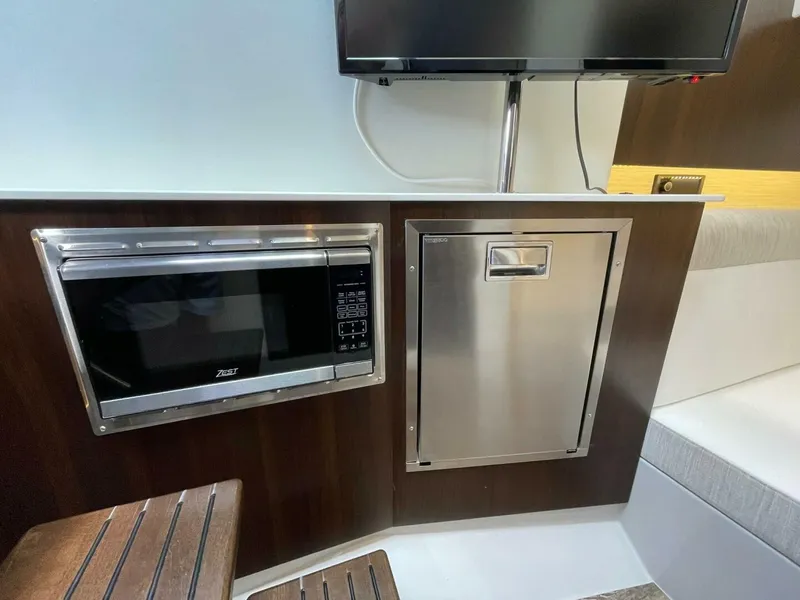 Slide: The Image of Cruisers 38 GLS 2023 - 12