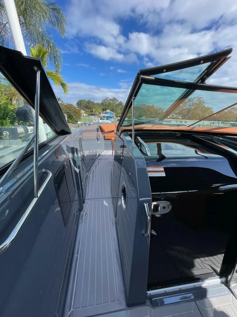Slide: The Image of Cruisers 38 GLS 2023 - 28