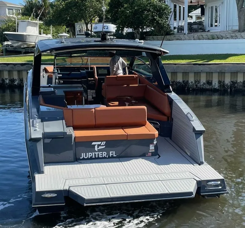 Slide: The Image of Cruisers 38 GLS 2023 - 3