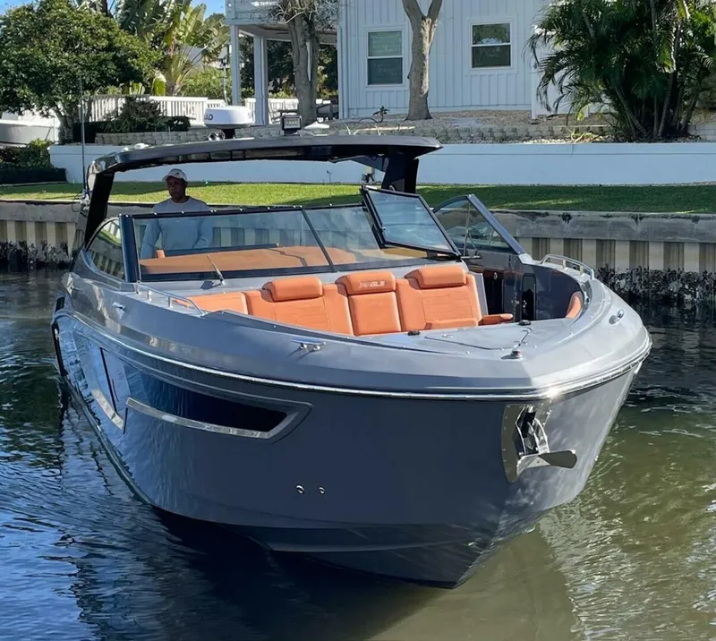 Slide: The Image of Cruisers 38 GLS 2023 - 6