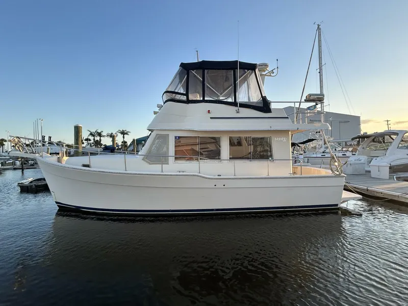 Slide: The Image of Mainship 2005 - 45