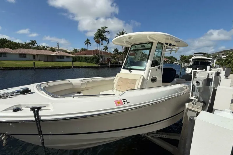 The Image of Boston Whaler 250 Outrage 2018 - 0