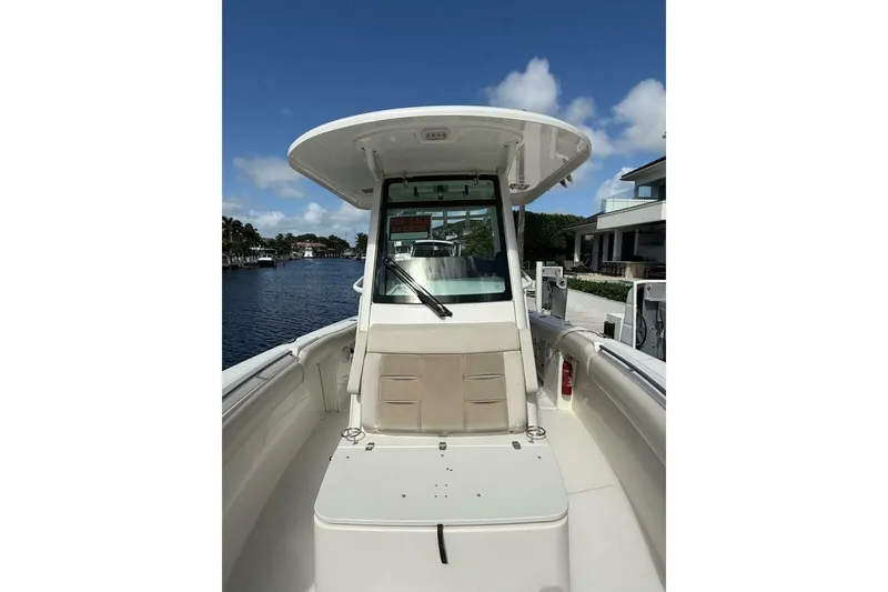 Slide: The Image of Boston Whaler 250 Outrage 2018 - 10