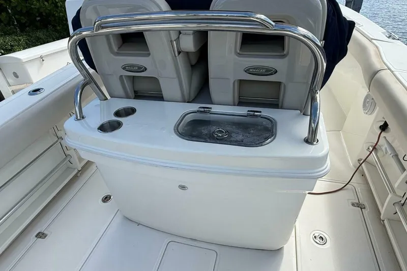 Slide: The Image of Boston Whaler 250 Outrage 2018 - 6