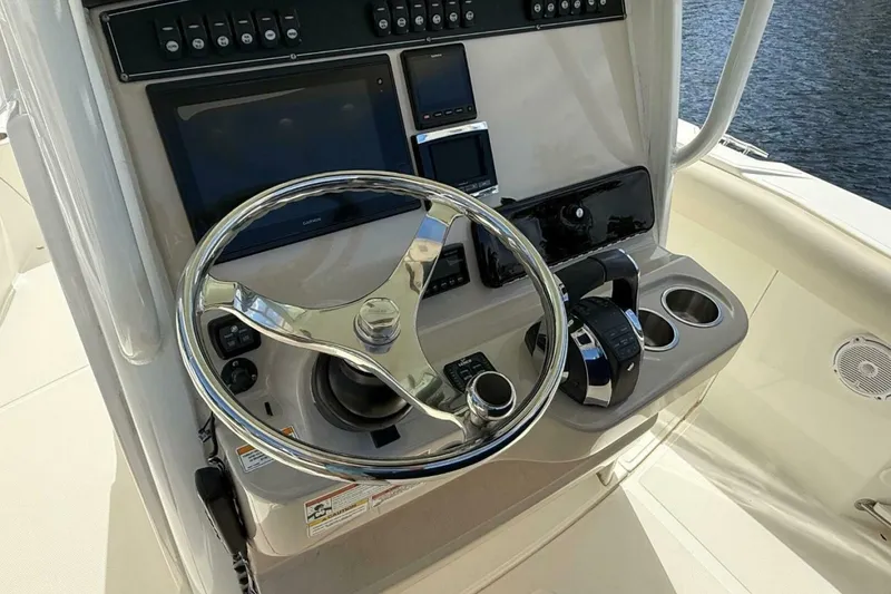 Slide: The Image of Boston Whaler 250 Outrage 2018 - 8