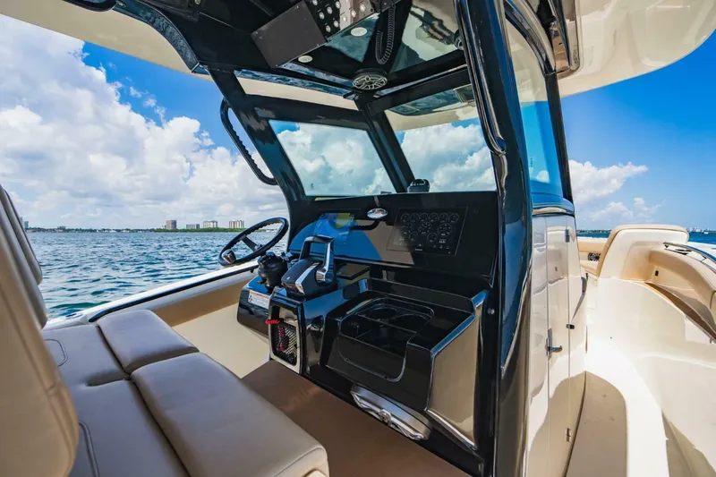 Slide: The Image of Scout 305 LXF 2022 - 19