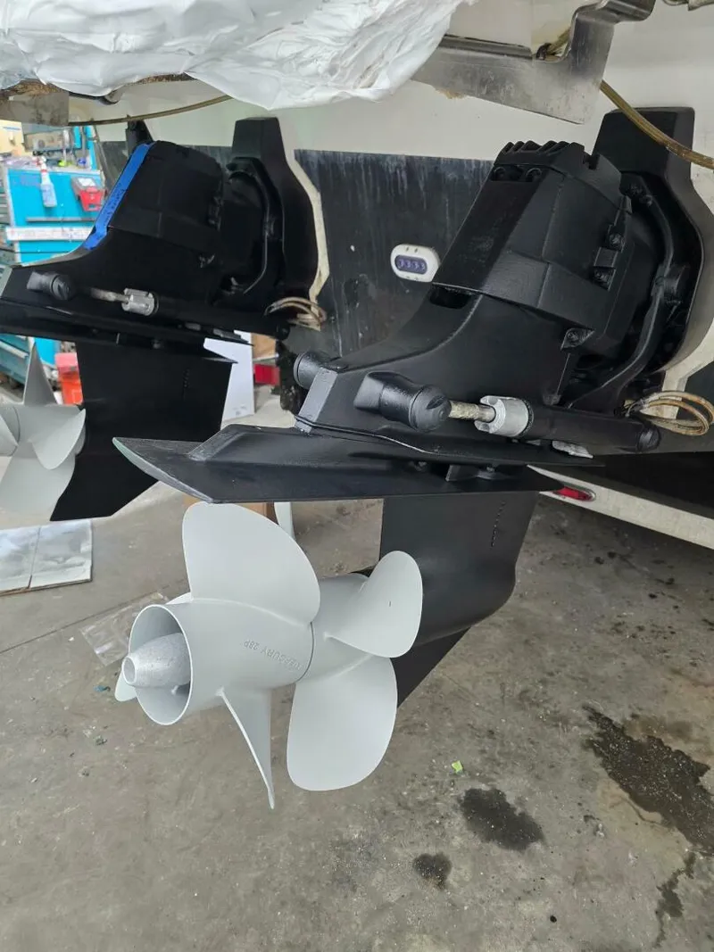 Slide: The Image of Sea Ray SLX 350 2014 - 16