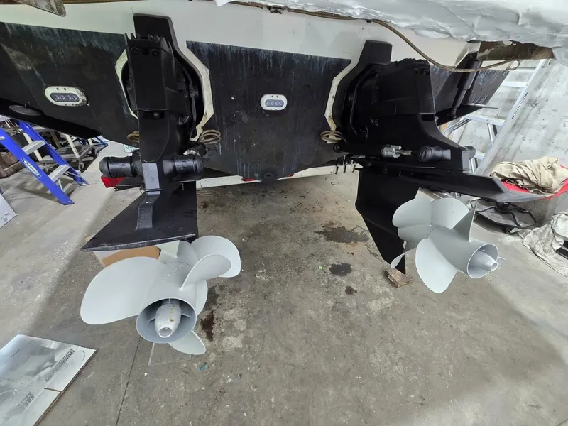 Slide: The Image of Sea Ray SLX 350 2014 - 17