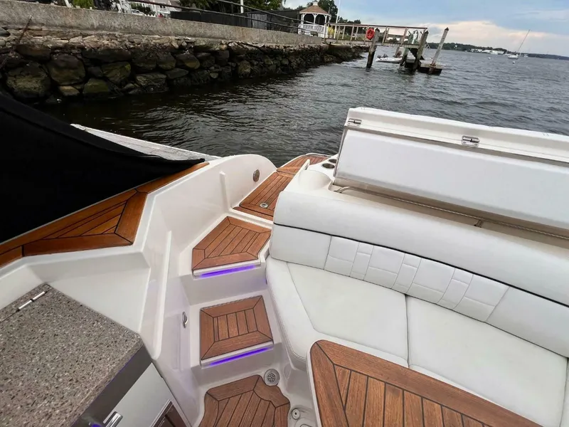Slide: The Image of Sea Ray SLX 350 2014 - 4