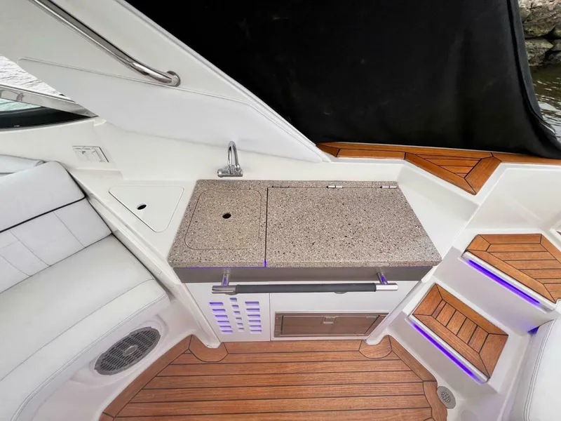 Slide: The Image of Sea Ray SLX 350 2014 - 8