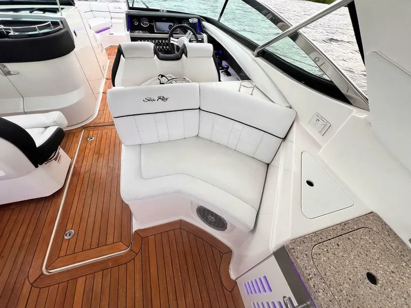 Slide: The Image of Sea Ray SLX 350 2014 - 9