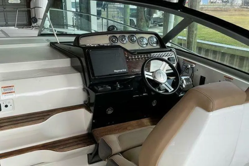 Slide: The Image of Sea Ray Sundancer 350 2017 - 11