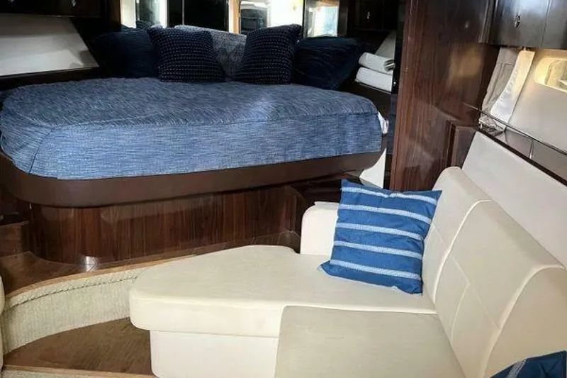 Slide: The Image of Sea Ray Sundancer 350 2017 - 13