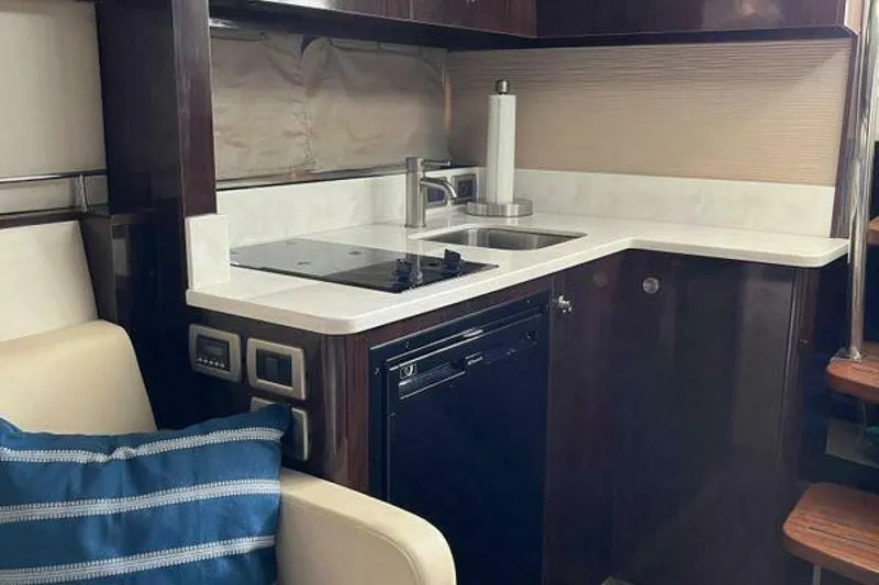 Slide: The Image of Sea Ray Sundancer 350 2017 - 15