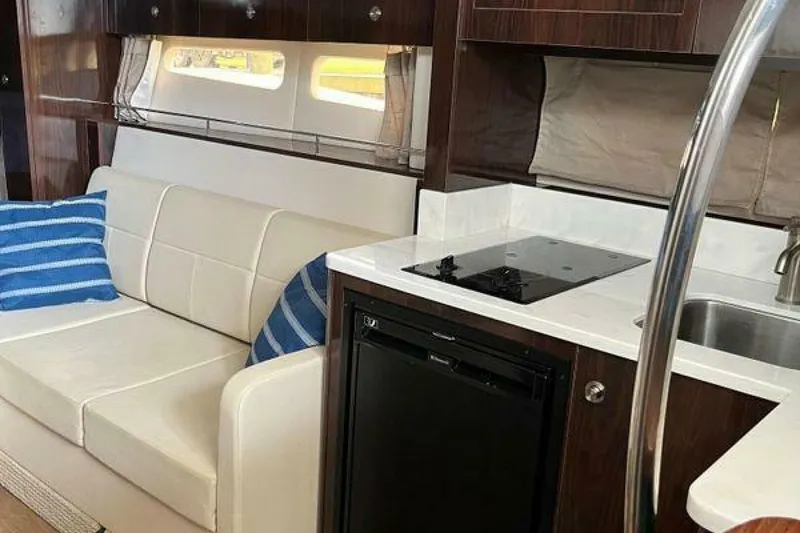 Slide: The Image of Sea Ray Sundancer 350 2017 - 16