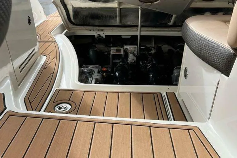 Slide: The Image of Sea Ray Sundancer 350 2017 - 7