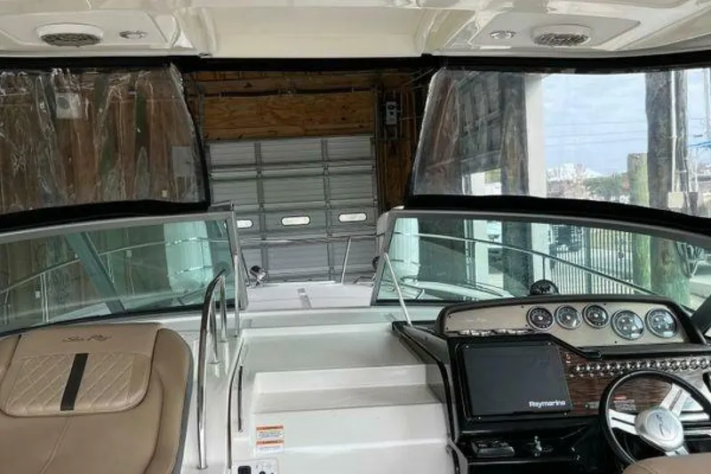 Slide: The Image of Sea Ray Sundancer 350 2017 - 8