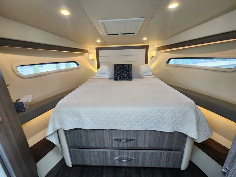 Slide: The Image of Regal 38XO 2020 - 9