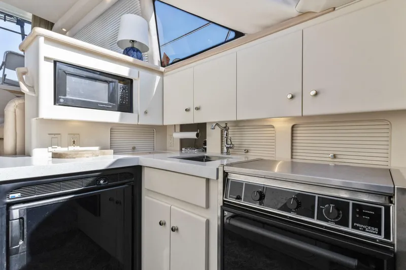 Slide: The Image of Carver Yachts 326 Aft Cabin Motor Yacht 2000 - 9