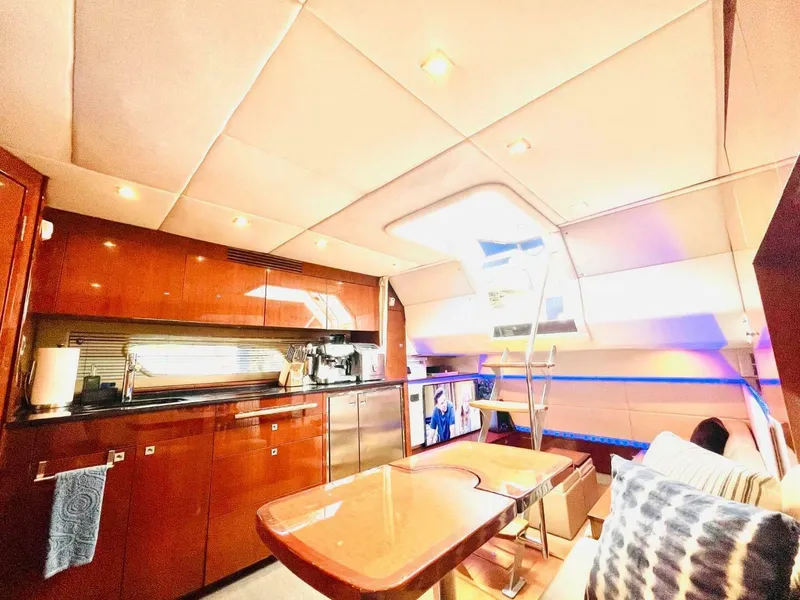 Slide: The Image of Sea Ray 450 Sundancer 2010 - 23