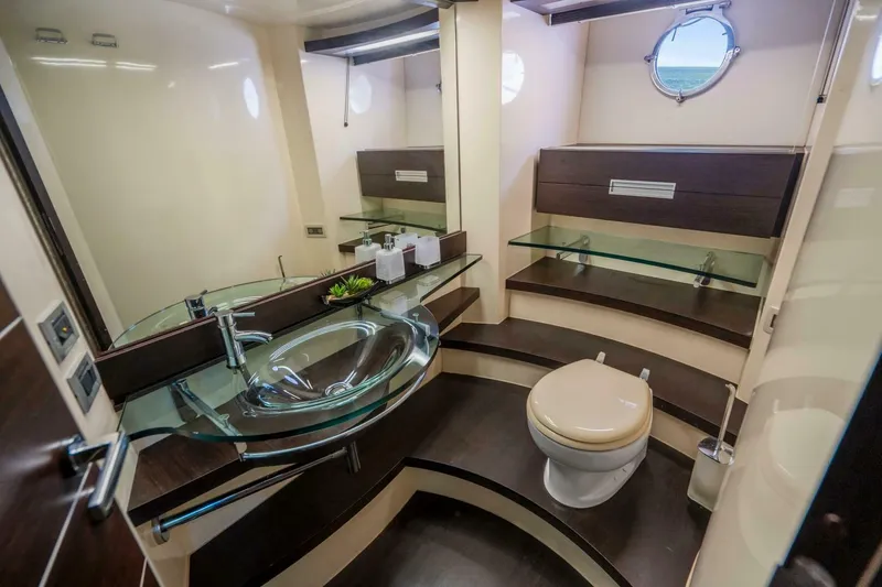 Slide: The Image of Azimut 68S 2007 - 41