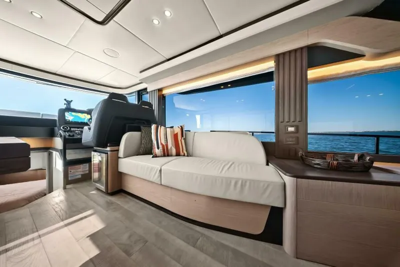 Slide: The Image of Absolute Navetta 53 2025 - 10