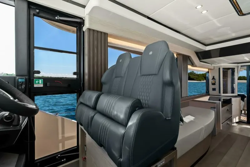 Slide: The Image of Absolute Navetta 53 2025 - 8