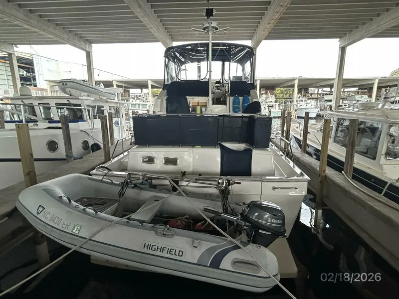Slide: The Image of Mainship 430 2004 - 3