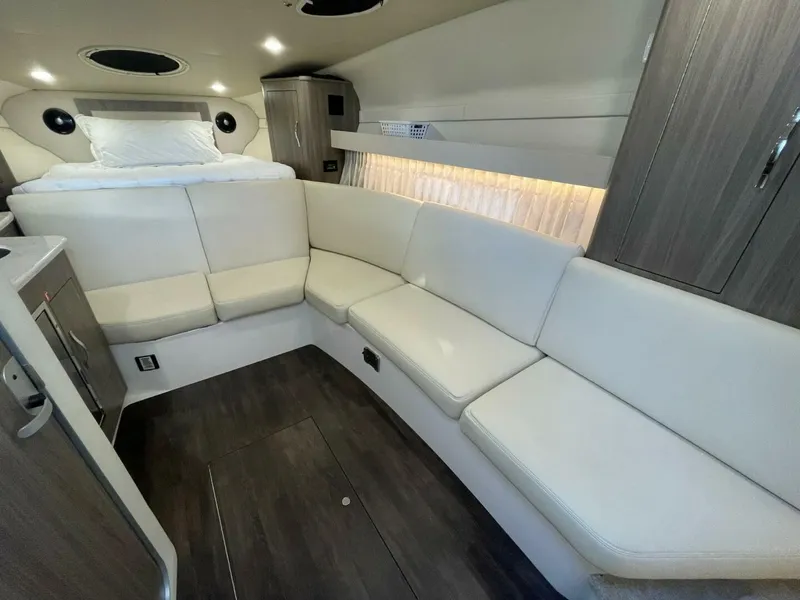 Slide: The Image of Regal 33 XO 2021 - 16