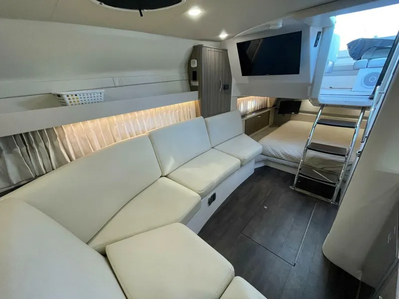 Slide: The Image of Regal 33 XO 2021 - 19