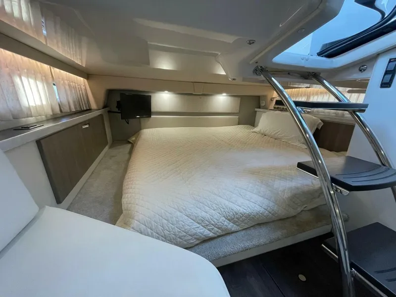 Slide: The Image of Regal 33 XO 2021 - 21