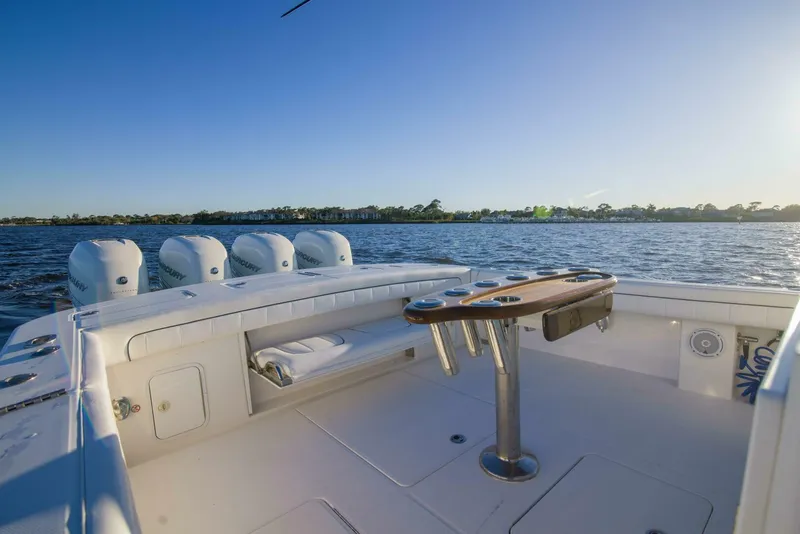 Slide: The Image of Regulator Marine 41 Center Console 2016 - 28