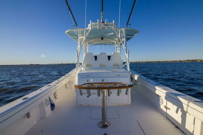 Slide: The Image of Regulator Marine 41 Center Console 2016 - 30