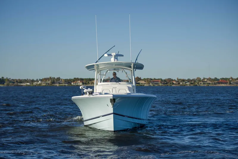 Slide: The Image of Regulator Marine 41 Center Console 2016 - 38