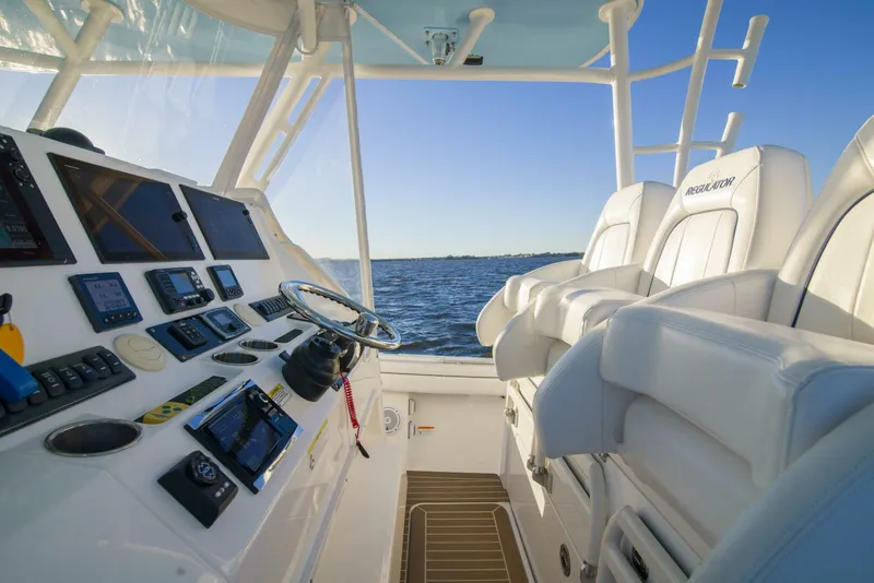 Slide: The Image of Regulator Marine 41 Center Console 2016 - 4