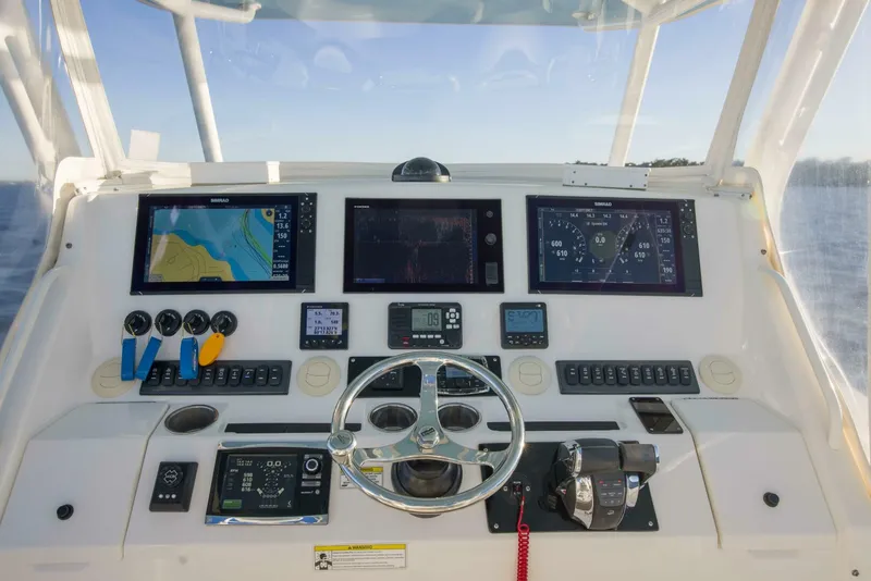 Slide: The Image of Regulator Marine 41 Center Console 2016 - 6