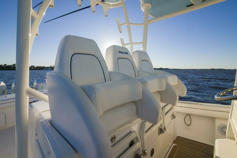 Slide: The Image of Regulator Marine 41 Center Console 2016 - 8