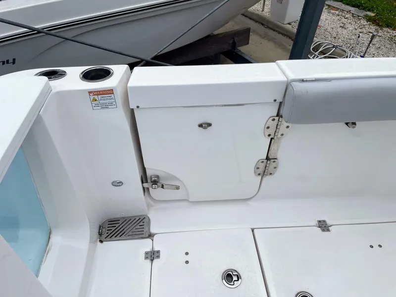 Slide: The Image of Sea Fox 328 Commander 2019 - 24