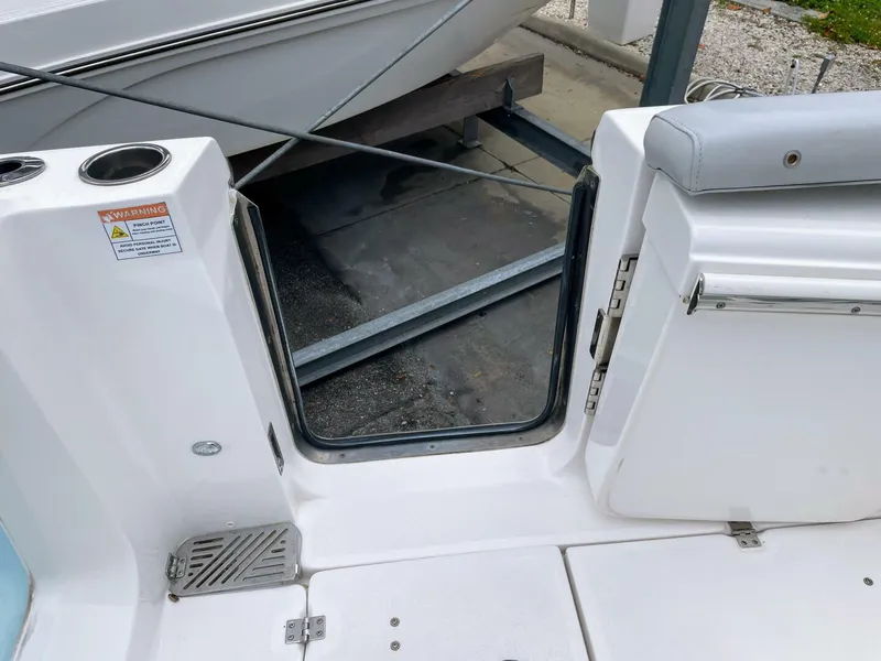 Slide: The Image of Sea Fox 328 Commander 2019 - 25