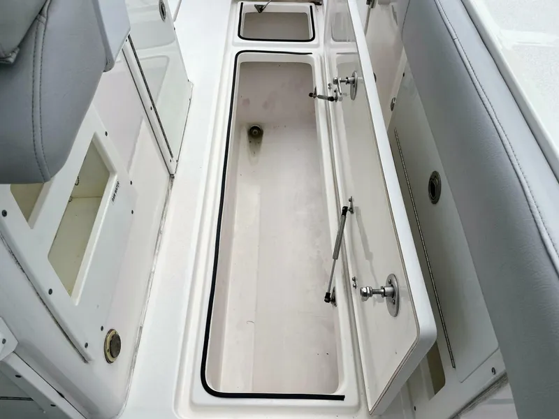 Slide: The Image of Sea Fox 328 Commander 2019 - 35