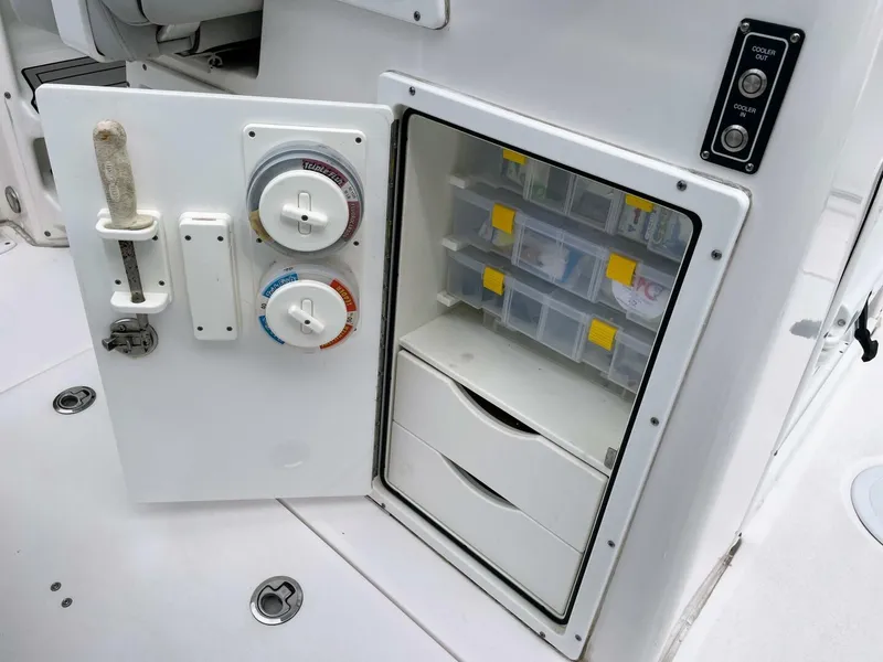 Slide: The Image of Sea Fox 328 Commander 2019 - 38