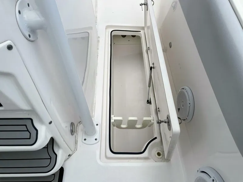 Slide: The Image of Sea Fox 328 Commander 2019 - 39