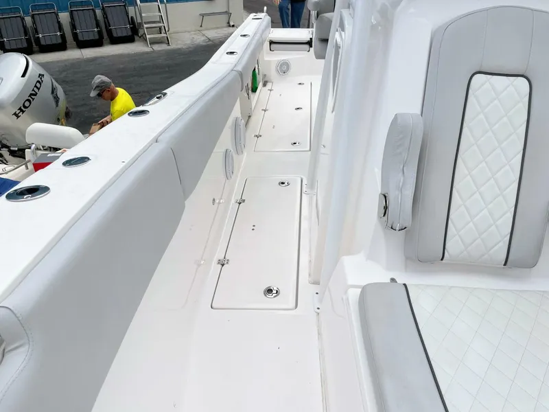Slide: The Image of Sea Fox 328 Commander 2019 - 75