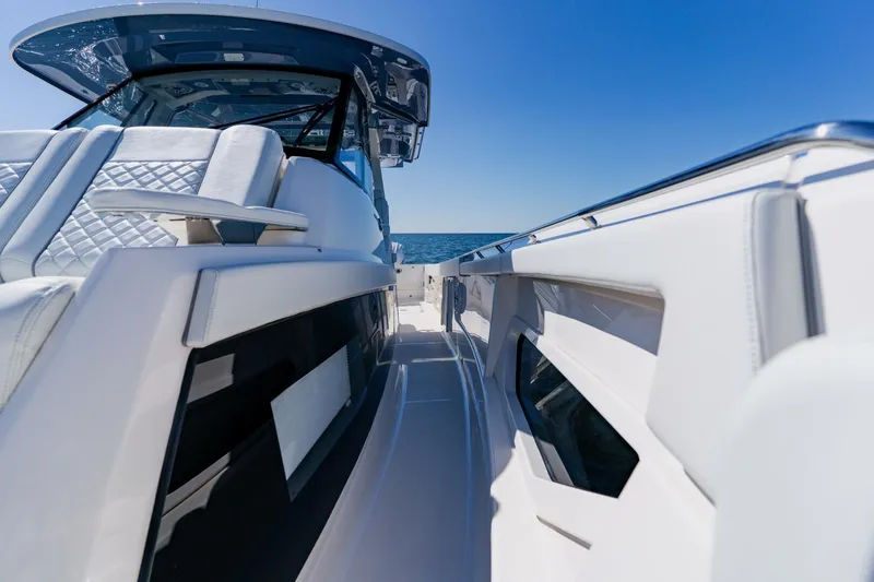 Slide: The Image of Pursuit S 378 Sport 2022 - 17