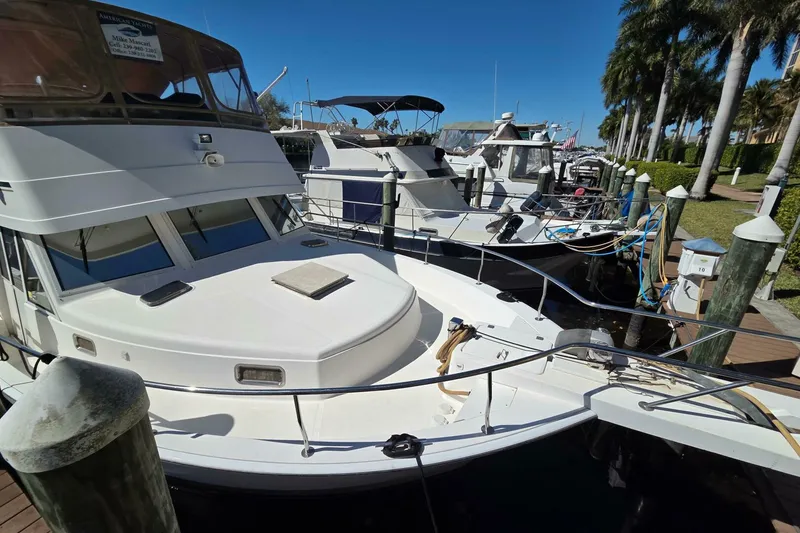 Slide: The Image of Mainship 430 Trawler 2002 - 3