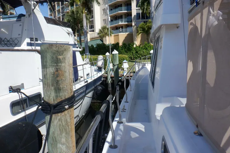 Slide: The Image of Mainship 430 Trawler 2002 - 9