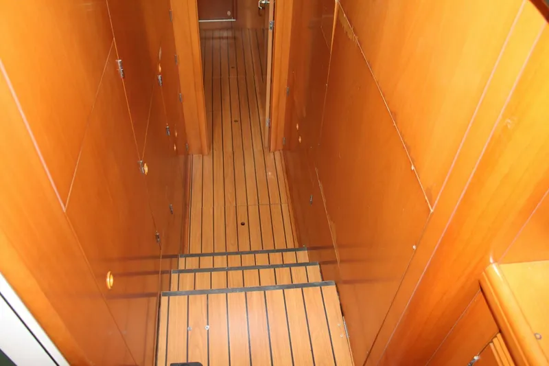 Slide: The Image of Lagoon 43 Power Cat 2004 - 18