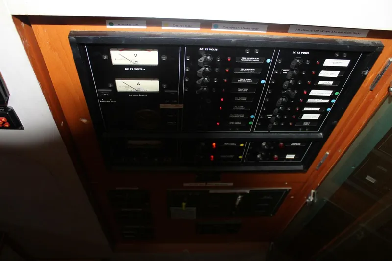 Slide: The Image of Lagoon 43 Power Cat 2004 - 32
